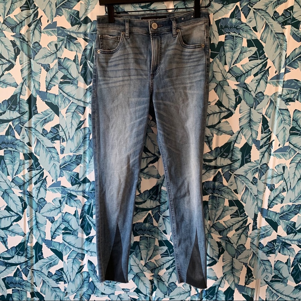 NWOT Express skinny jeans with triangle design